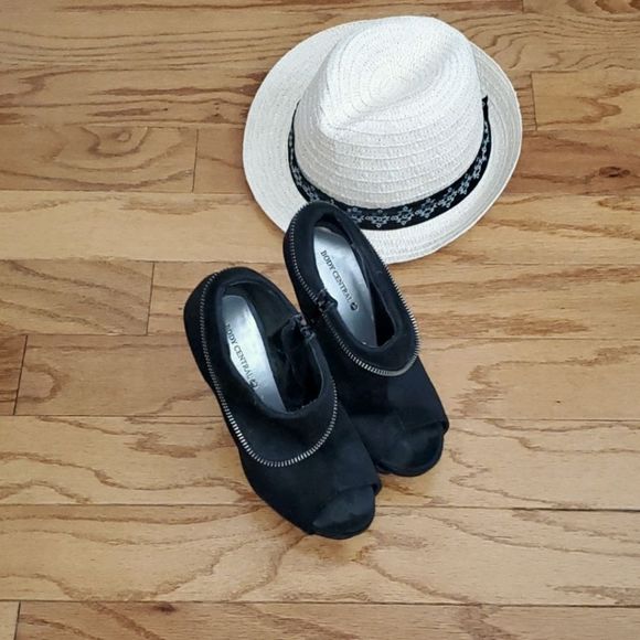 Body Central Shoes - Body Central black 4 in heels